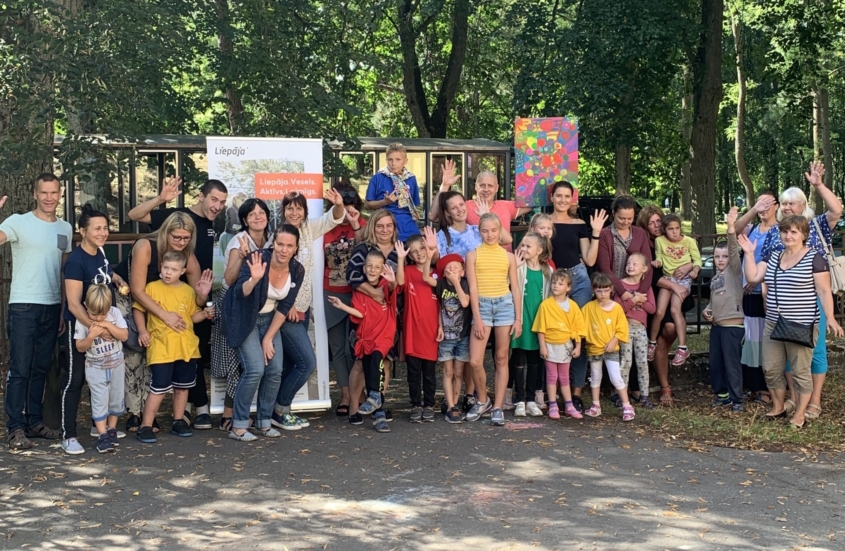 Foto: Visi veseli un laimīgi!